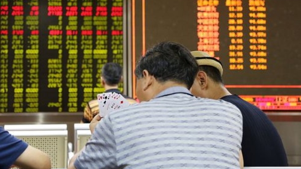Chứng khoán Trung Quốc lại rớt hơn 6% 