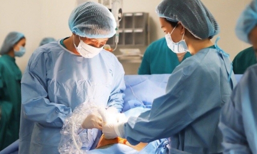 Truyền ối cứu thành công thai nhi cho sản phụ hiếm muộn