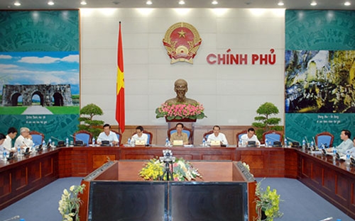 Thủ tướng Nguyễn Tấn Dũng chủ trì phiên họp giao quyền tự chủ cho các trường đại học công lập, ngày 26/8.<br>