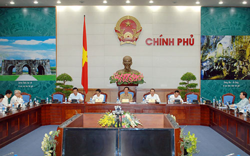 Thủ tướng Nguyễn Tấn Dũng chủ trì phiên họp giao quyền tự chủ cho các trường đại học công lập, ngày 26/8.<br>