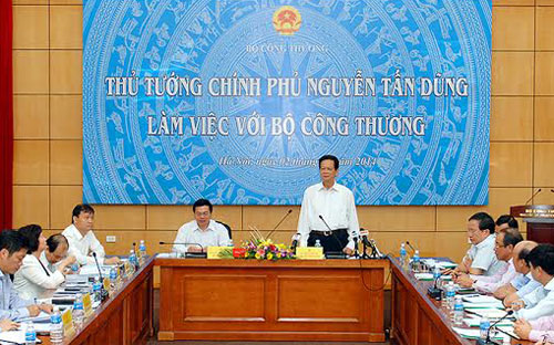 Thủ tướng: “Thủ tục gì không cần thiết, gây khó khăn, cản trở, phiền hà cho người 
dân, cho doanh nghiệp phải rà soát để sửa đổi và loại bỏ”.