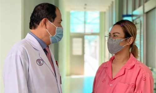 Phẫu thuật tách khối u đầu tụy khổng lồ cứu sống bệnh nhân nữ