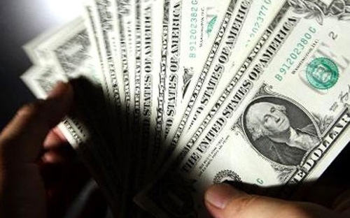 Xu hướng tăng của tỷ giá USD/VND đã có từ tuần trước. Tuy nhiên, đến đầu
 tuần này, diễn biến “nhảy múa” mới thể hiện, khi các ngân hàng thương 
mại áp những mức giá khác nhau, chênh lệch lớn.<br>