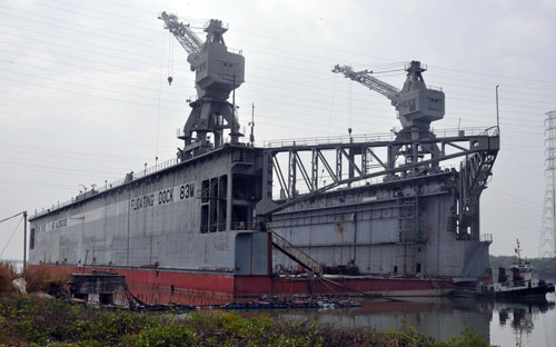 Ụ nổi 83M được Nga sản xuất từ năm 1965 nhưng vẫn được lãnh đạo Vinalines mua về với giá 9 triệu USD nhằm hợp thức hoá các sai phạm về kinh tế của mình.<br>