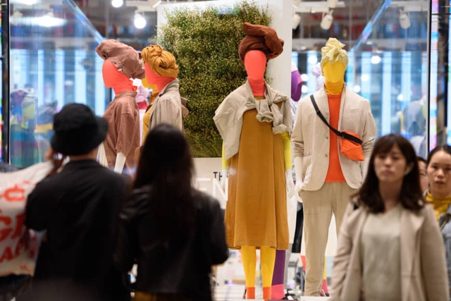 Uniqlo sẽ ra mắt BST làm bằng chất liệu nhựa tái chế - Ảnh 1.