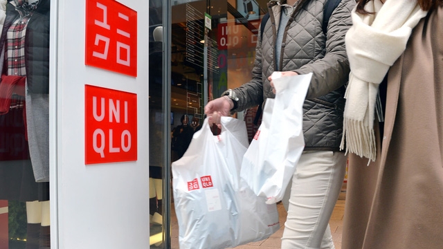 Uniqlo sẽ ra mắt BST làm bằng chất liệu nhựa tái chế - Ảnh 2.
