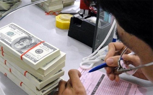 So với mức bình ổn trong tháng 10 vừa qua, tỷ giá USD/VND đã tăng tới 150 VND.