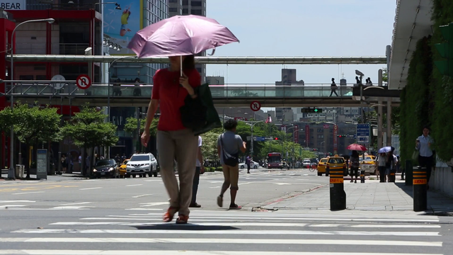 Chỉ số UV cao báo động: người dân nên làm gì? - Ảnh 2.