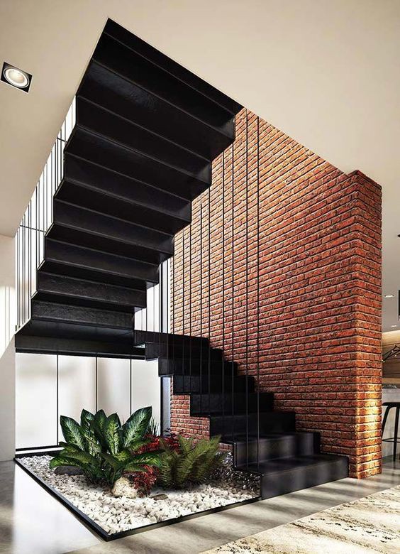 Khu vườn nhỏ ngay dưới gầm cầu thang - Ảnh 7.