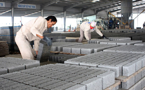 Những loại vật liệu xây nhẹ tiêu thụ còn kém hơn và mức sản xuất chỉ đạt 20 - 30% công suất
