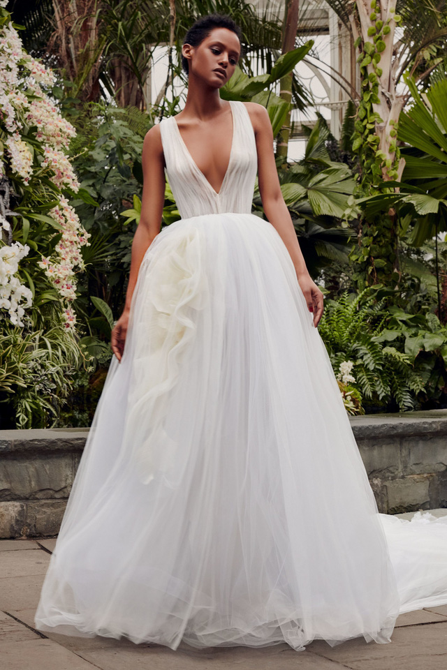 BST váy cưới Xuân – Hè 2020 của Vera Wang: đẹp 360 độ - Ảnh 11.