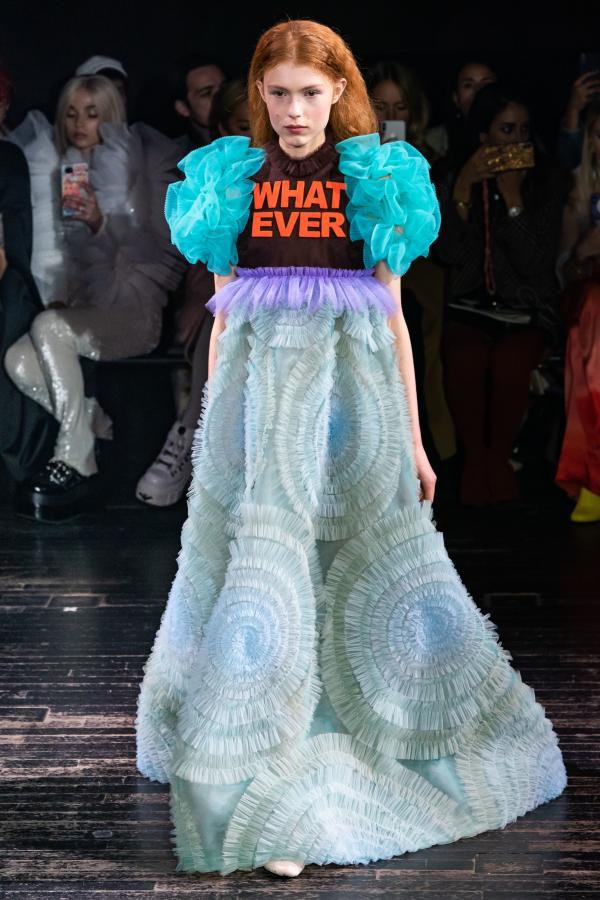 BST Viktor & Rolf: Khi meme biến thành thời trang cao cấp - Ảnh 8.