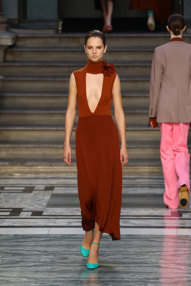 BST mới nhất của Victoria Beckham tại London Fashion Week 2020 - Ảnh 11.