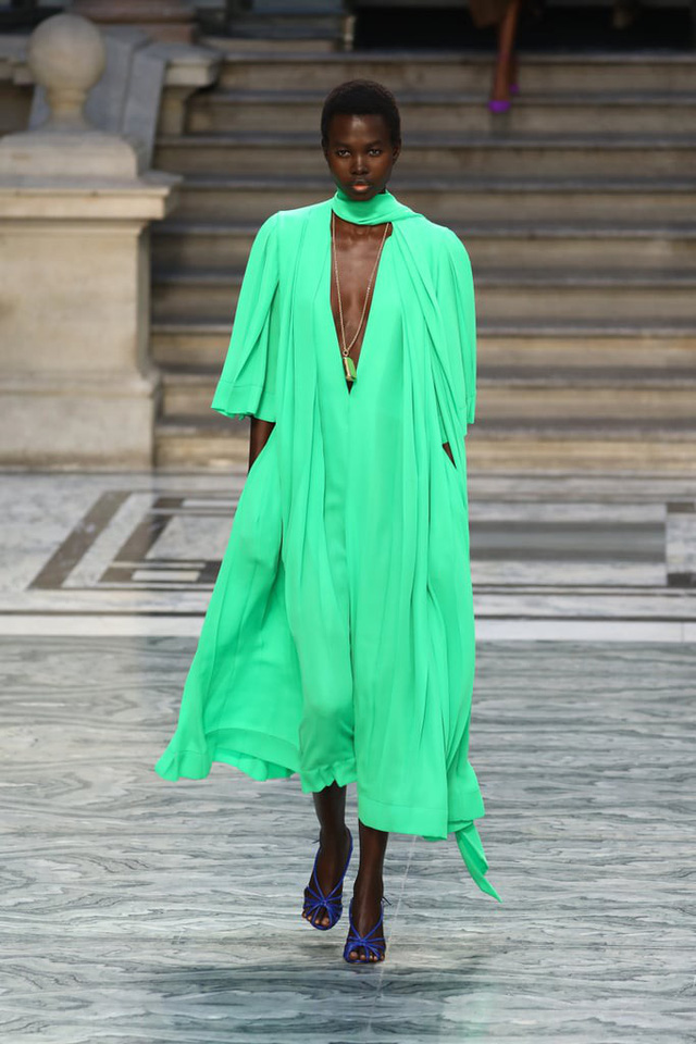 BST mới nhất của Victoria Beckham tại London Fashion Week 2020 - Ảnh 10.