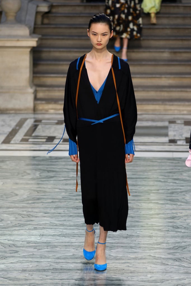 BST mới nhất của Victoria Beckham tại London Fashion Week 2020 - Ảnh 4.