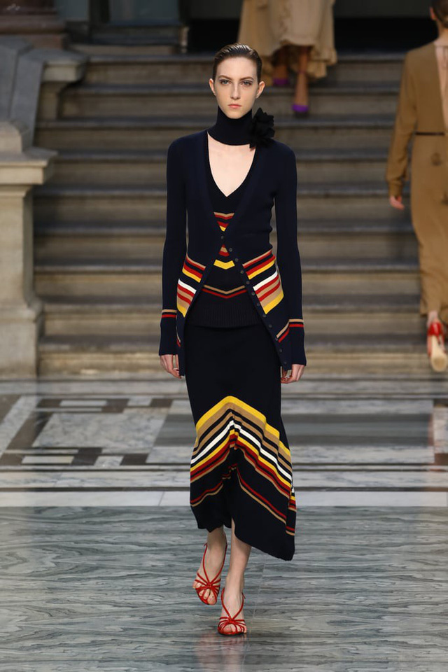 BST mới nhất của Victoria Beckham tại London Fashion Week 2020 - Ảnh 13.
