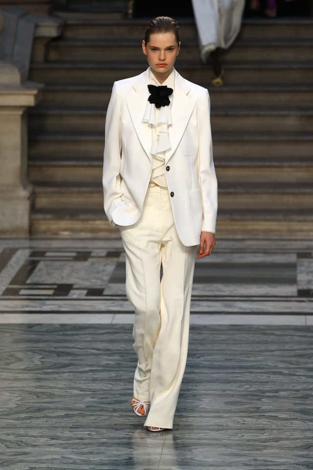 BST mới nhất của Victoria Beckham tại London Fashion Week 2020 - Ảnh 14.