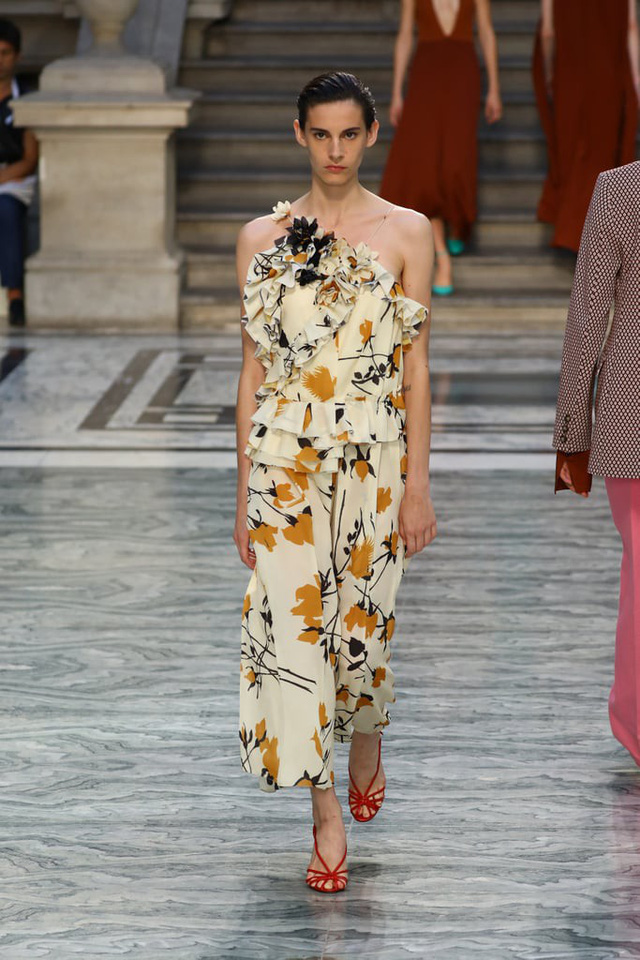 BST mới nhất của Victoria Beckham tại London Fashion Week 2020 - Ảnh 15.