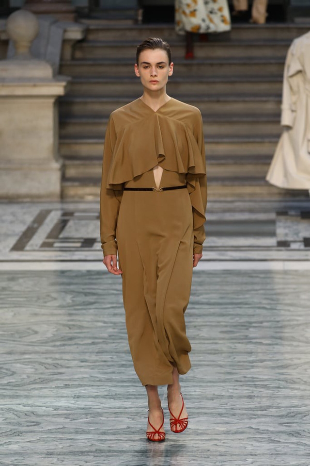 BST mới nhất của Victoria Beckham tại London Fashion Week 2020 - Ảnh 16.