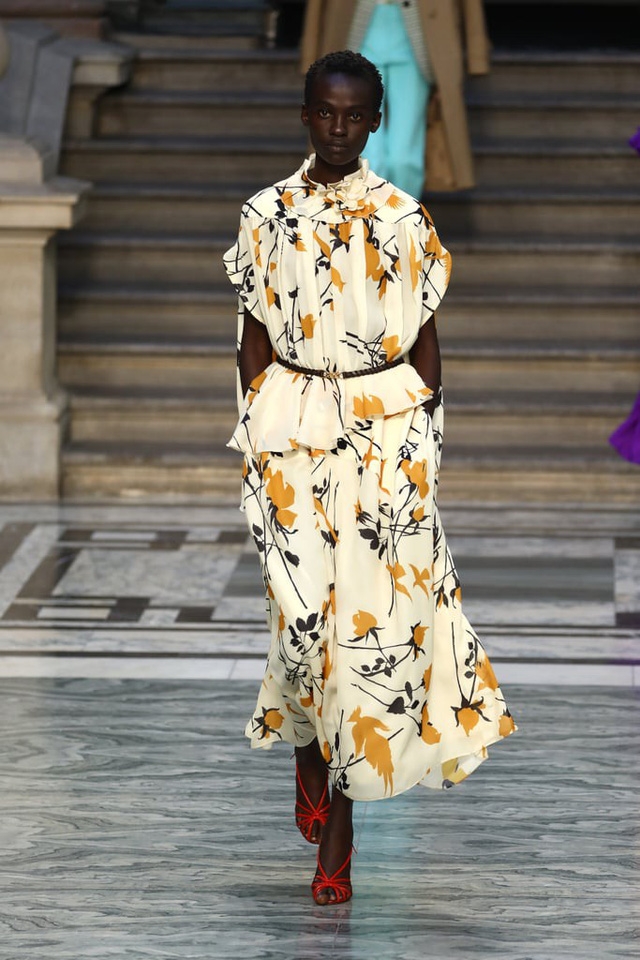 BST mới nhất của Victoria Beckham tại London Fashion Week 2020 - Ảnh 17.