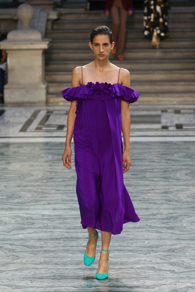 BST mới nhất của Victoria Beckham tại London Fashion Week 2020 - Ảnh 20.