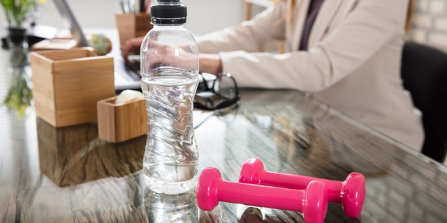 9 bí quyết để khỏe và thư giãn nơi công sở - Ảnh 3.