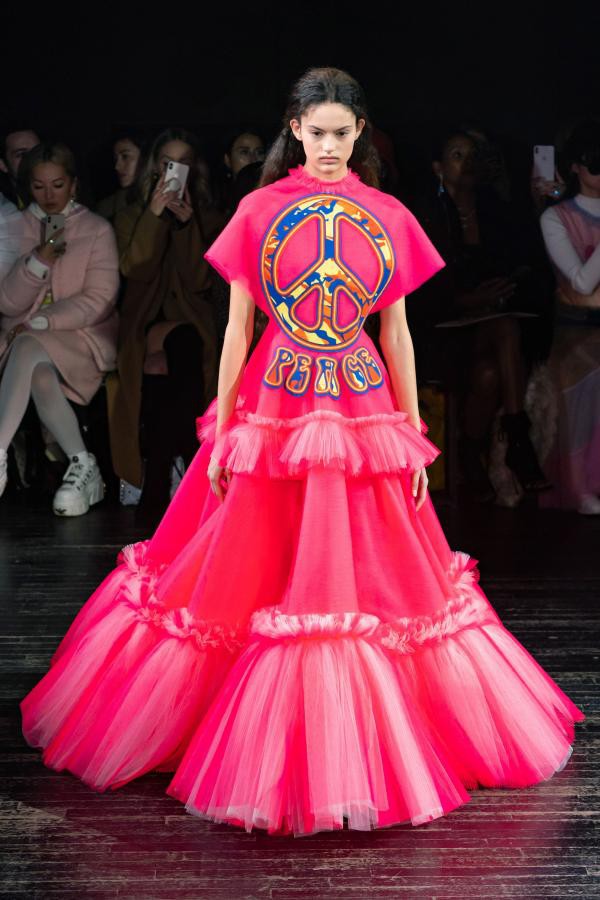 BST Viktor & Rolf: Khi meme biến thành thời trang cao cấp - Ảnh 9.