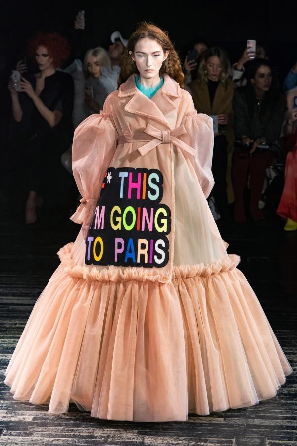 BST Viktor & Rolf: Khi meme biến thành thời trang cao cấp - Ảnh 12.
