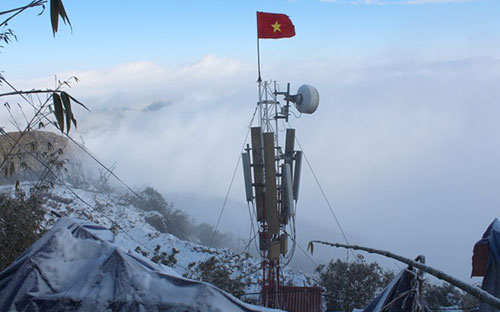 Trạm BTS của VinaPhone trên đỉnh Fansipan.