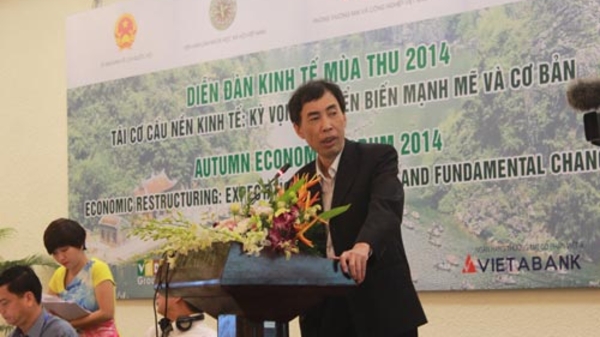 “Kinh tế Việt Nam đang vật vã đi lên”