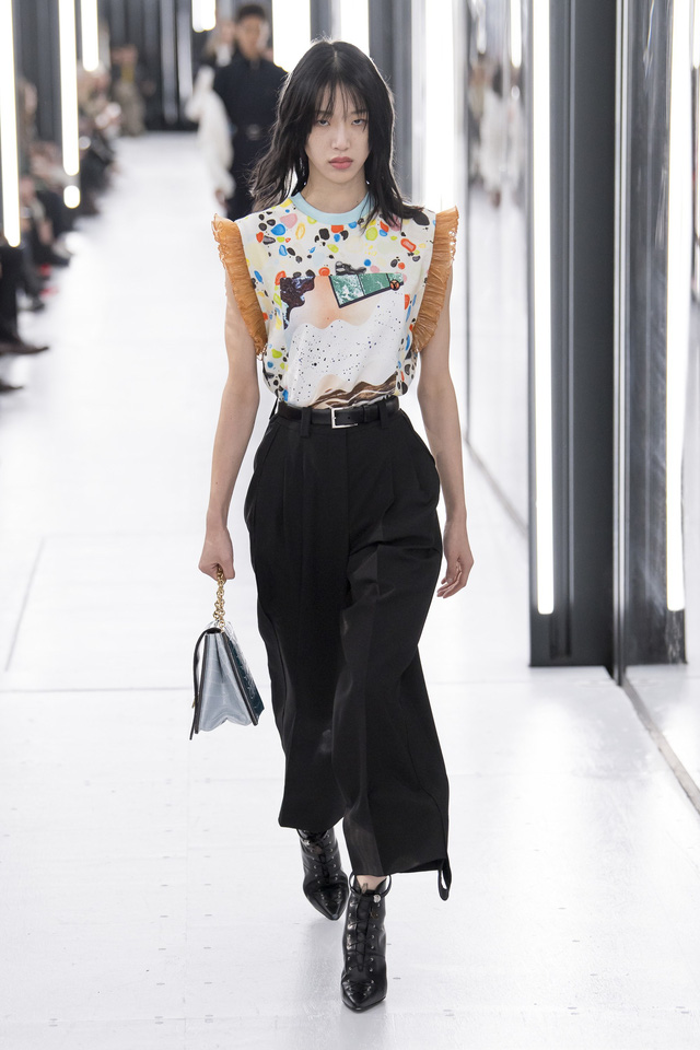 BST Xuân – Hè 2019 của Louis Vuitton: cái nhìn tươi sáng về tương lai - Ảnh 5.