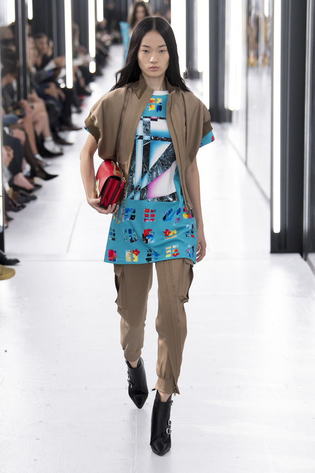 BST Xuân – Hè 2019 của Louis Vuitton: cái nhìn tươi sáng về tương lai - Ảnh 6.