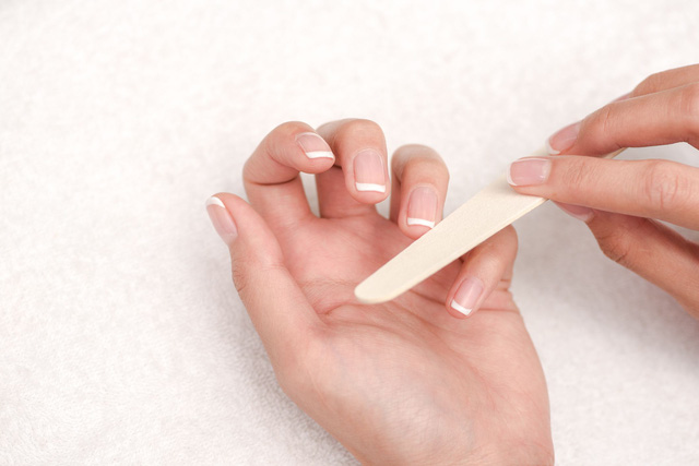 Tự làm nail tại nhà để đón mùa hè - Ảnh 1.