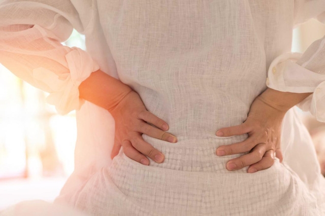 Bệnh nhân sỏi thận nên đi kiểm tra loãng xương - Ảnh 1.
