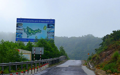 Chủ đầu tư dự án nghỉ dưỡng trên đèo Hải Vân là Công ty Cổ phần Thế Diệu, do Công ty TNHH World Shine Hồng Kông đăng ký đầu tư tại Thừa Thiên - Huế từ tháng 10/2013, với thời hạn 50 năm, được đại diện bởi các doanh nhân quốc tịch Trung Quốc.<br>