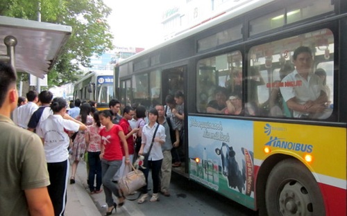 Nhiều đối tượng sử dụng dịch vụ xe buýt tới đây cũng sẽ được hưởng ưu đãi theo quyết định của Thủ tướng.<br>