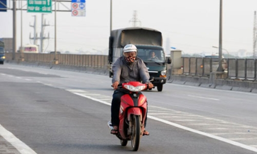 Xe máy vào cao tốc có biển cấm có thể bị tịch thu