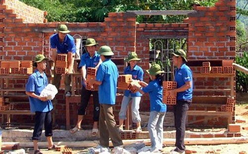 Bộ Xây dựng kiến nghị tiếp tục triển khai thực hiện Quyết định 22/2013 
của Thủ tướng trong 4 năm, từ 2015 đến 2018 để hỗ trợ nhà ở cho số 
lượng người có công với cách mạng.