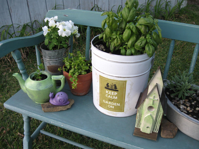 Những khu vườn tái chế rất xinh để đón Tết - Ảnh 14.