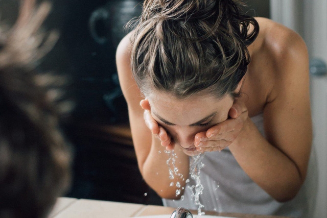 Xông da mặt đúng cách như thế nào? - Ảnh 2.