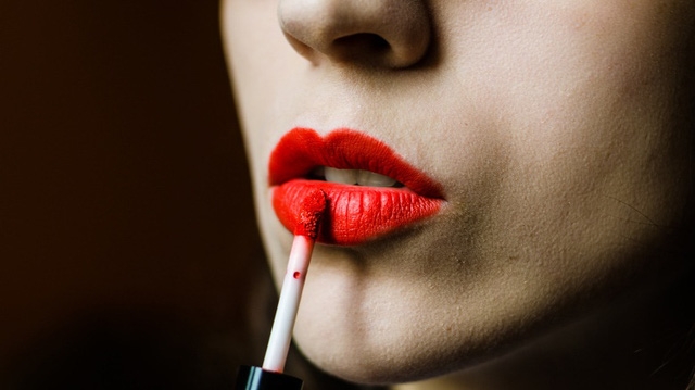 8 lỗi dùng son môi có thể bạn đang mắc phải - Ảnh 7.