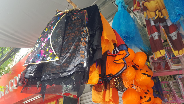 Thị trường Halloween: hàng Trung Quốc vẫn chiếm đa số - Ảnh 2.