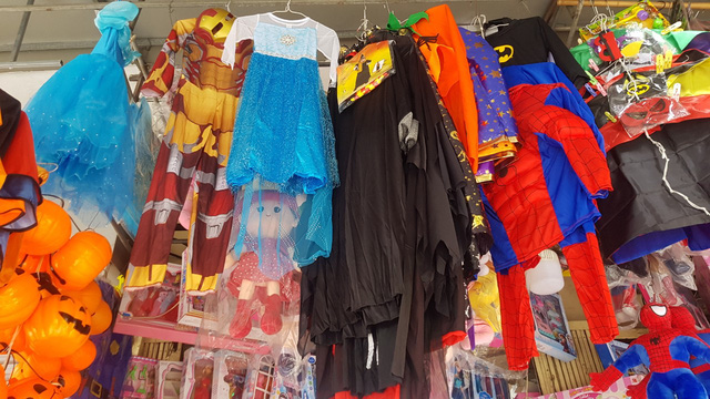 Thị trường Halloween: hàng Trung Quốc vẫn chiếm đa số - Ảnh 4.