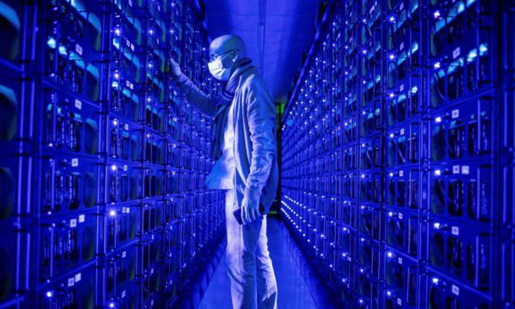 Bên trong một mỏ đào Bitcoin ở Trung Quốc - Ảnh: FT.