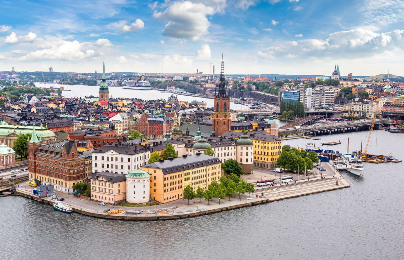 8. Sweden (20,6%): Năm 1989, Thụy Điển là một trong những nước áp thuế doanh nghiệp nhất thế giới, lên tới 60,1%. Tuy nhiên, đến năm 2019, mức thuế này đã giảm xuống chỉ còn 21,4% và tiếp tục giảm còn 20,6% từ ngày 1/1/2021. Nhờ đó, Thụy Điển mệnh danh là một trong những quốc gia có môi trường kinh doanh thân thiện nhất thế giới.