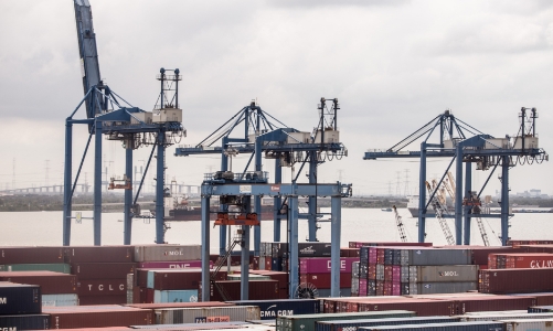 Dịch chuyển khỏi Trung Quốc, doanh nghiệp toàn cầu mua mạnh hàng hoá từ Việt Nam