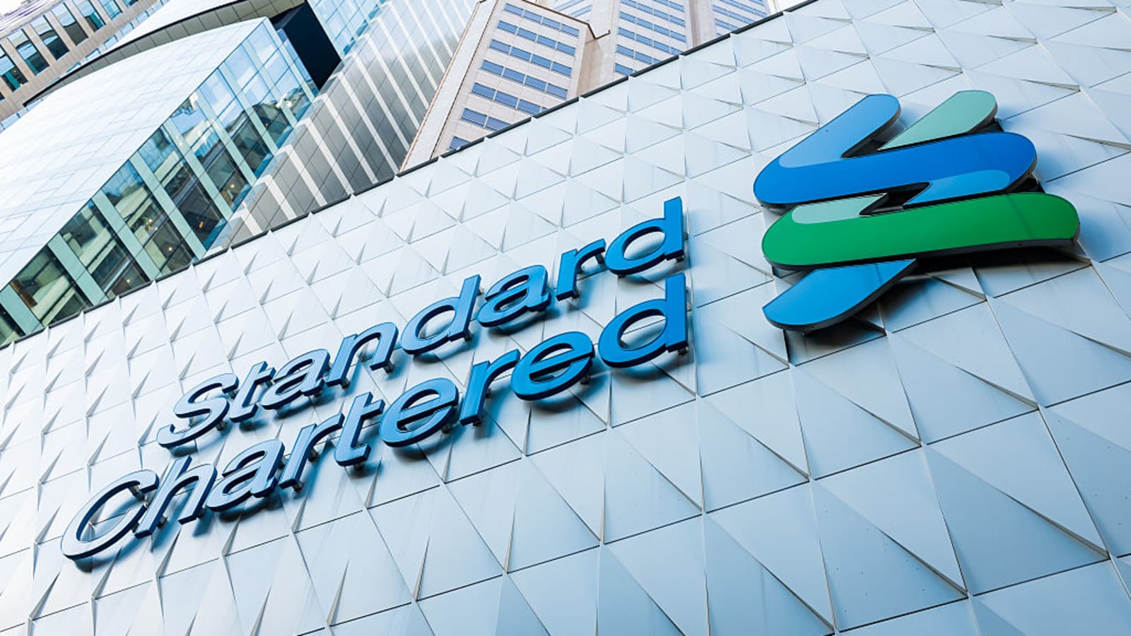 Standard Chartered tích cực đầu tư và đóng góp vào sự phát triển của Việt Nam