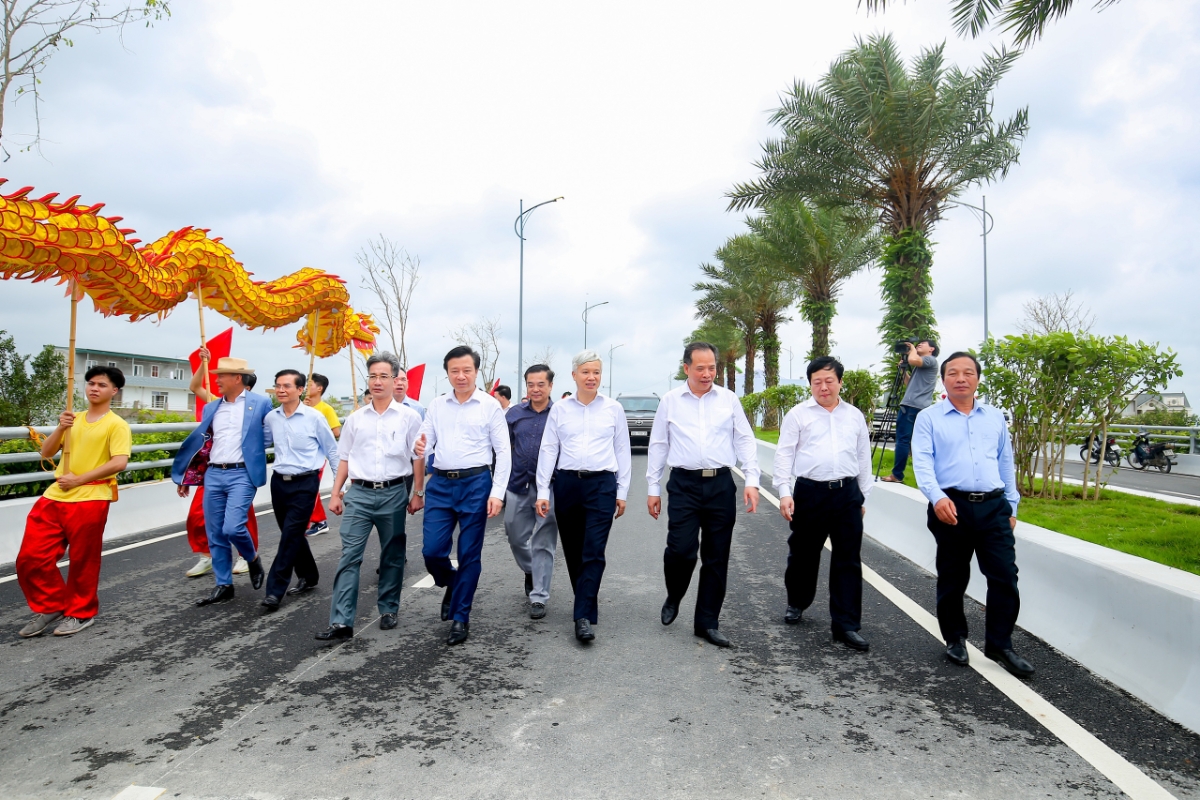 Lãnh đạo tỉnh Hải Dương đánh giá cao thiết kế cảnh quan và thi công cầu Hải Long.
