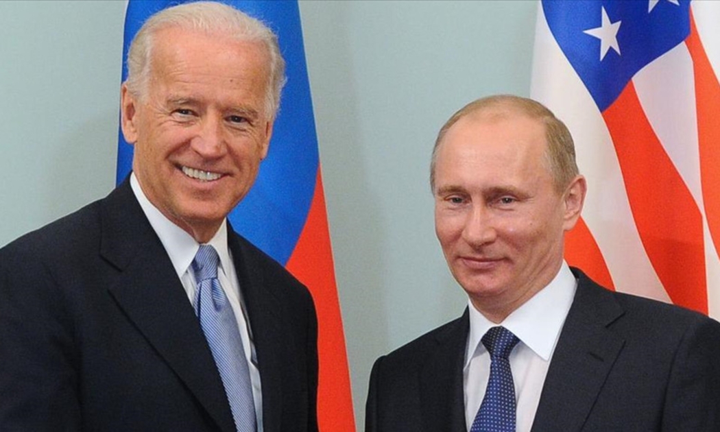 Tổng thống My Joe Biden (trái) và Tổng thống Nga Vladimir Putin.