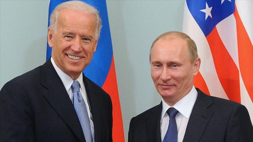 Tổng thống My Joe Biden (trái) và Tổng thống Nga Vladimir Putin.
